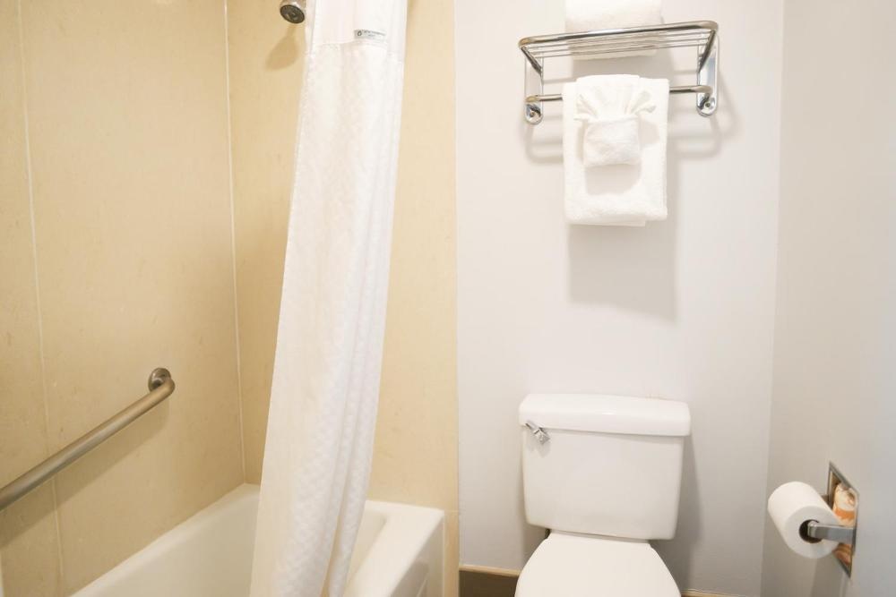 Days Inn by Wyndham West Covina Image 35