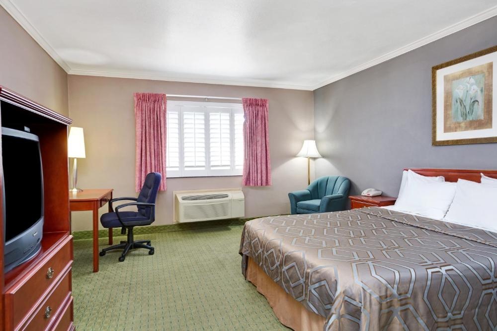 Days Inn by Wyndham West Covina Image 56
