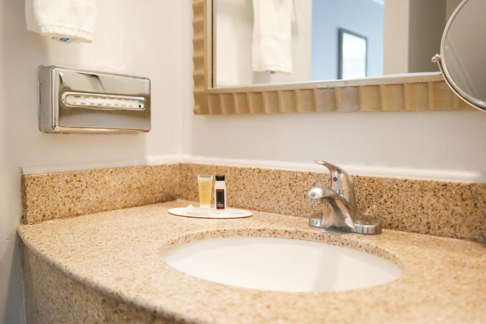 Days Inn by Wyndham West Covina