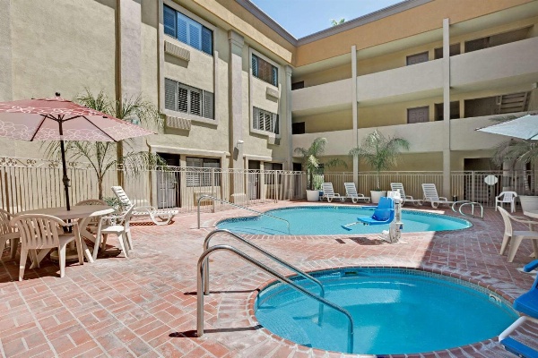 Days Inn by Wyndham West Covina image 2