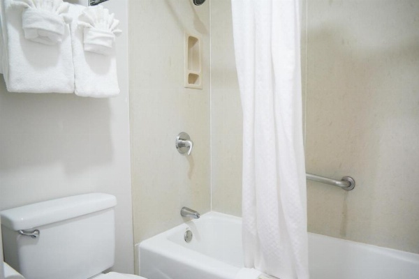 Days Inn by Wyndham West Covina image 40