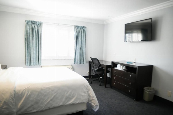 Days Inn by Wyndham West Covina image 45