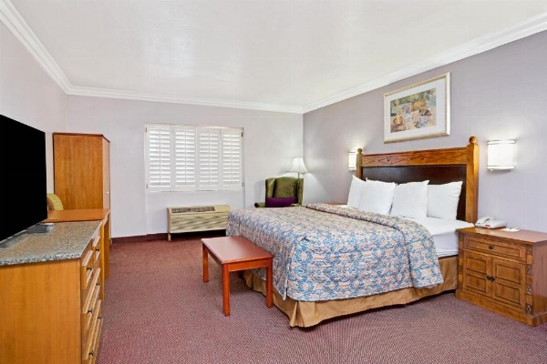 Days Inn by Wyndham West Covina image 52